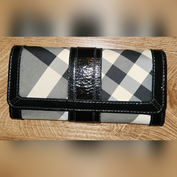 Burberry Monochrome Plaid Wallet. NWOT - Picture 6 of 6